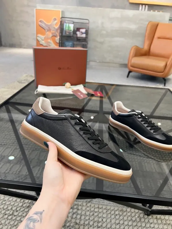 Factory price: 440💰Loro men's shoes💰iana top purchasing agent🇮🇹 men's shoes💰 The popular casual sneakers counter of the popular street man has new products at the same time. The uppers are made of cowhide fabric imported from Italy. The high-quality splicing technology has a classic and generous layout with a masculine temperament. Soft and comfortable cowhide lining. The soles: the original soles are specially provided by the original factory. The exclusive molded soles are super comfortable. The original factory follows the order. 🔍🔍High quality. You can enter and exit the counter at will. Welcome to compare. The code number is 38-44, customized 45